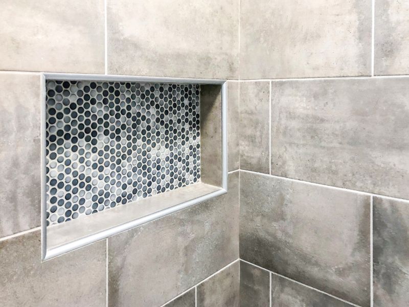 Compact Shower with Niche